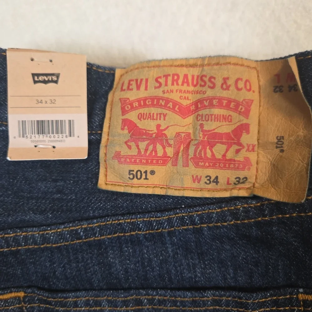 Levi's 501 Original Fit Men's Jeans Button Fly Dark Blue Denim 34x32 NWT Cowboy
